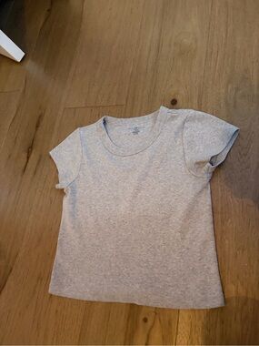 BRANDY MELVILLE LIGHT GREY SHIRT!